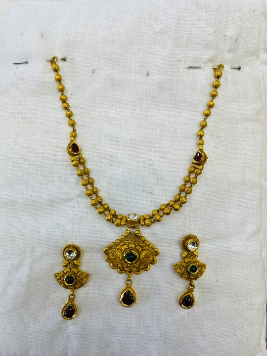 Gold short necklace