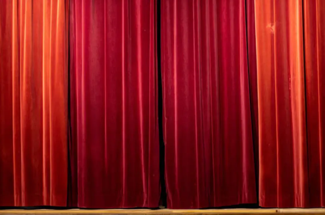 Scholaf Curtain