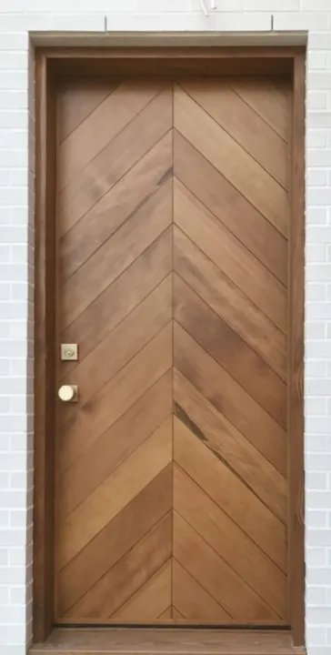 Grooved veneer polish door