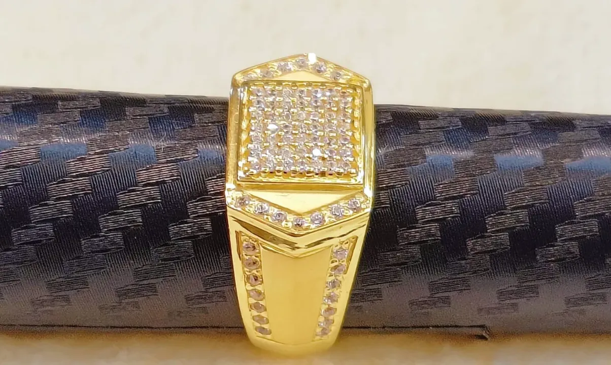 Gold finger ring
