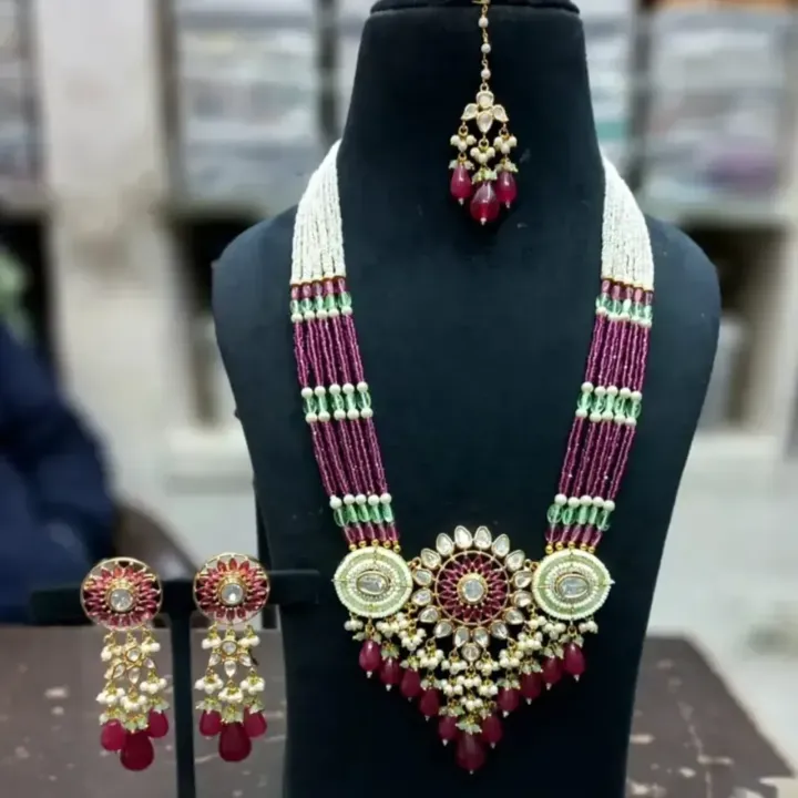 Necklace jewellery