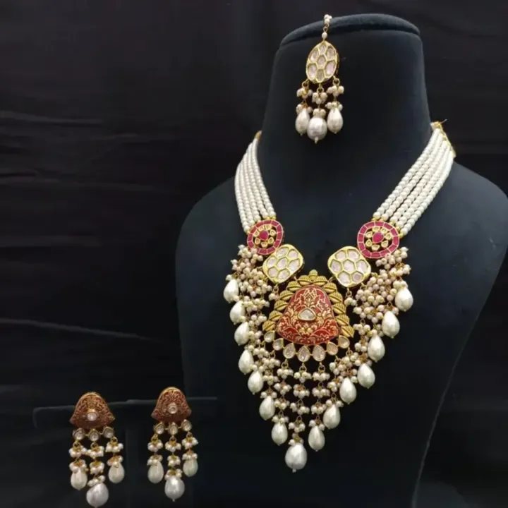Necklace jewellery