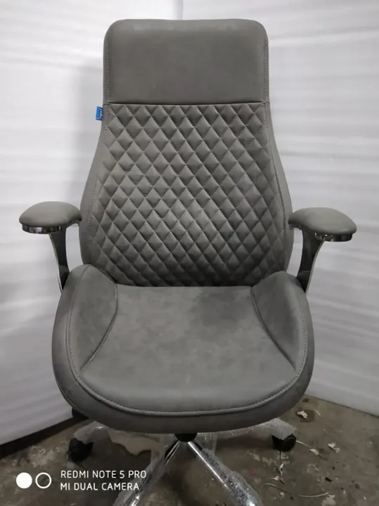 Boss Revolving Chair in PU