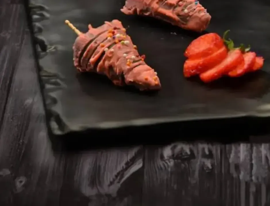 Strawberry Chocolate Paan