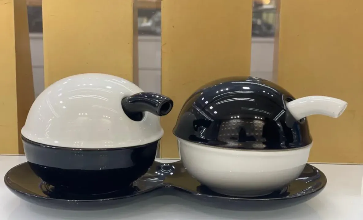 Black&white sauce pot with tray