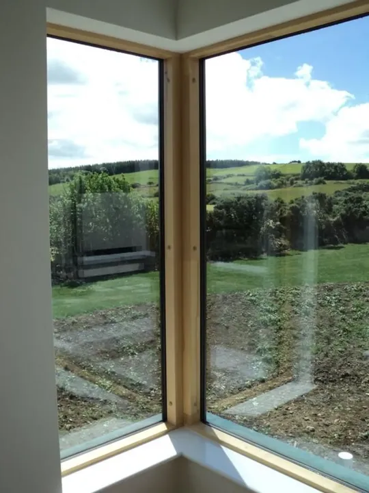 CORNER Windows